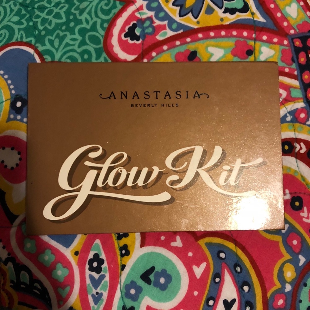 Anastasia Beverly Hills Glow kit